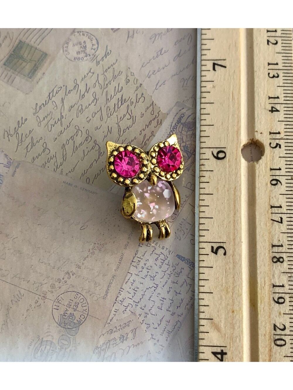 Charming Owl Brooch with Sparkling Pink and Clear Crystals - Picture 3 of 4